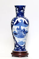 青花山水風景花瓶 (康熙年製款)