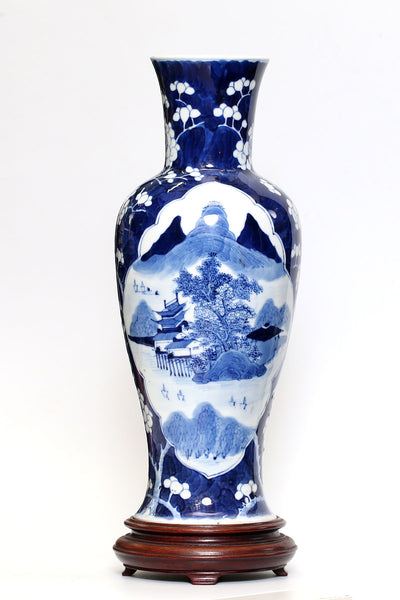 青花山水風景花瓶(康熙年製款) – Metropolitan Arts Limited